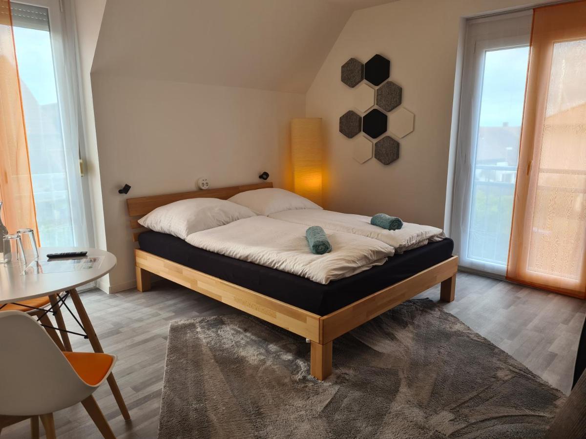 Lichtdurchflutetes Zimmer - Mainwiesen Waldbuttelbrunn ภายนอก รูปภาพ