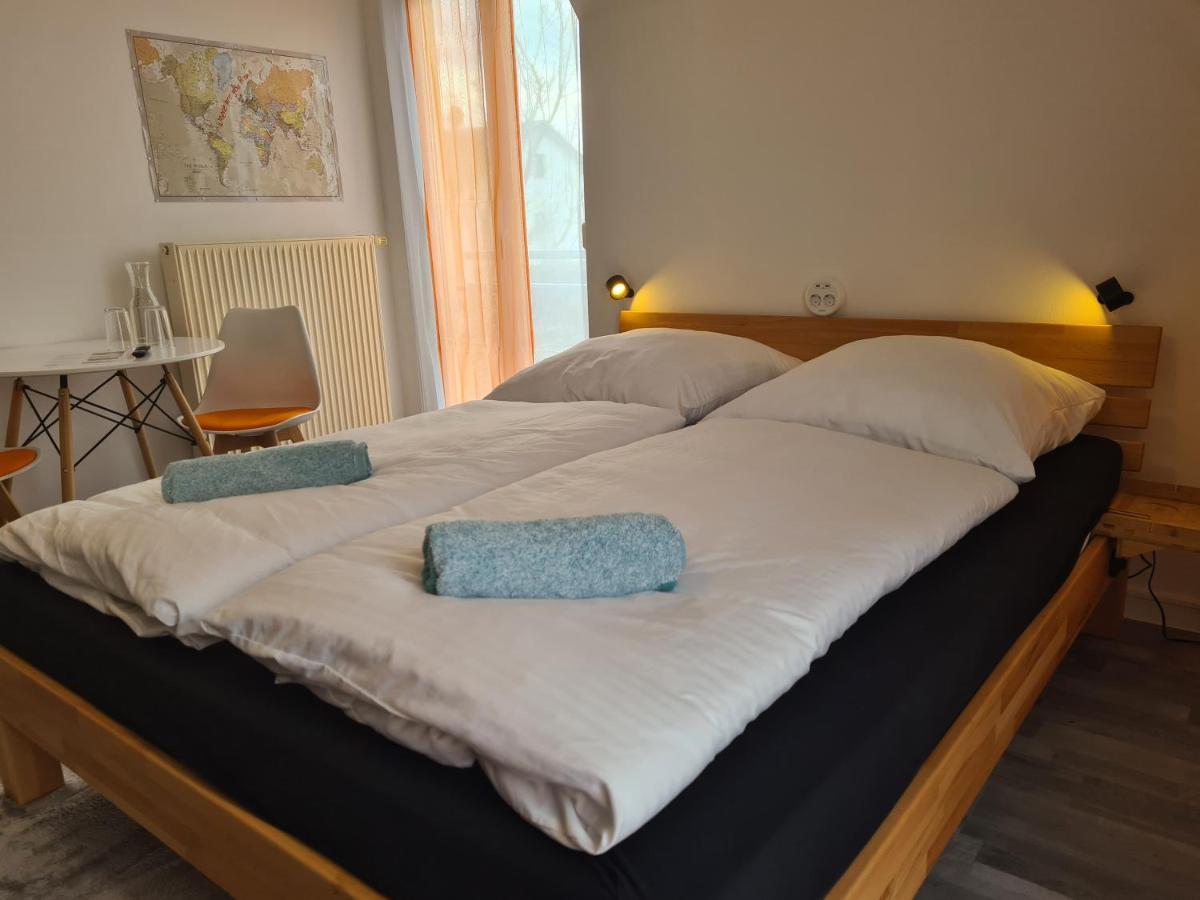 Lichtdurchflutetes Zimmer - Mainwiesen Waldbuttelbrunn ภายนอก รูปภาพ